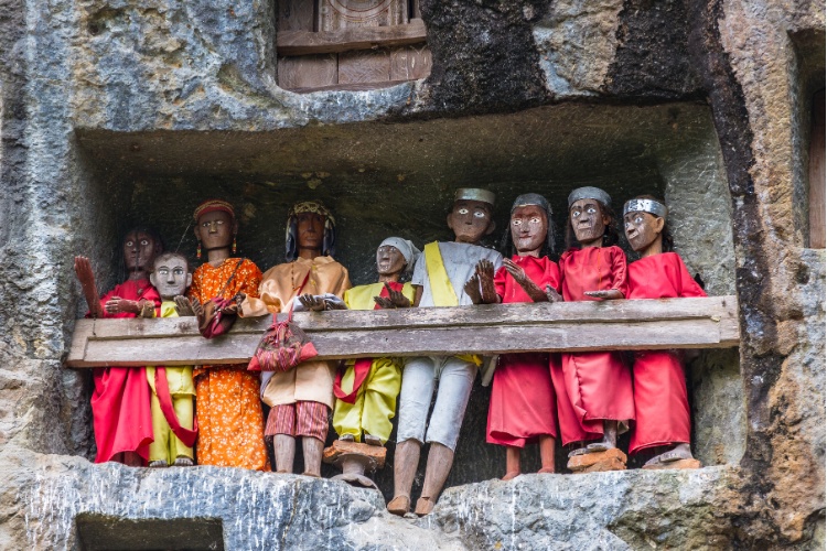 traditional burial site in tana toraja