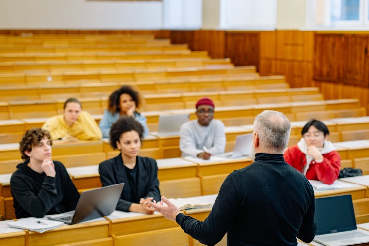 Students listening to a lecture in a university classroom, highlighting a program dedicated to honoring veterans’ service and sacrifices